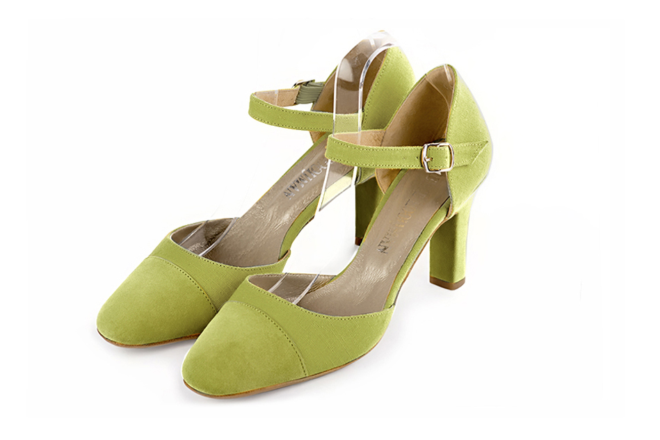 Women's pistachio green open side dress shoes, with an instep strap. Round toe. High kitten heels - Front view